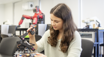 U of G’s New Mechatronics Engineering Major Prepares Students for AI Future 